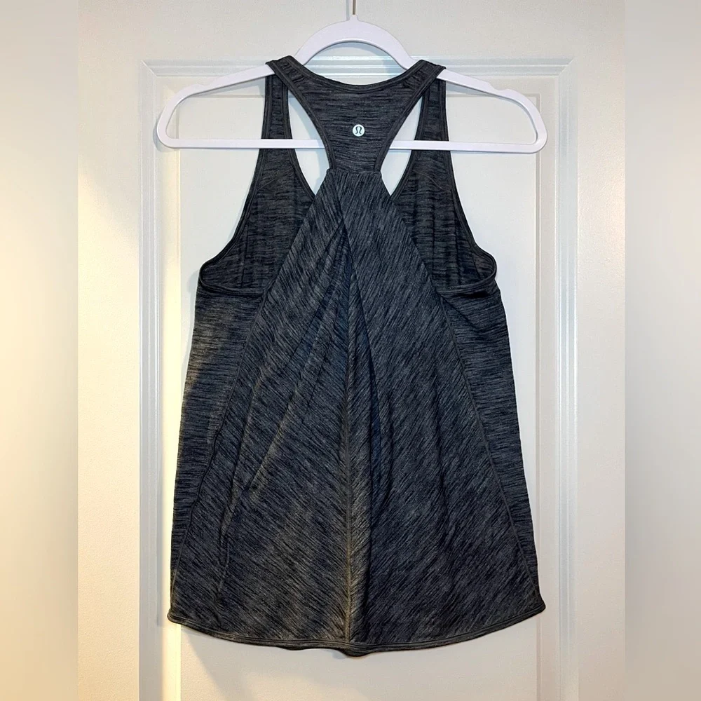 Lululemon Essential Tank in Heathered Black Size 4 / 6